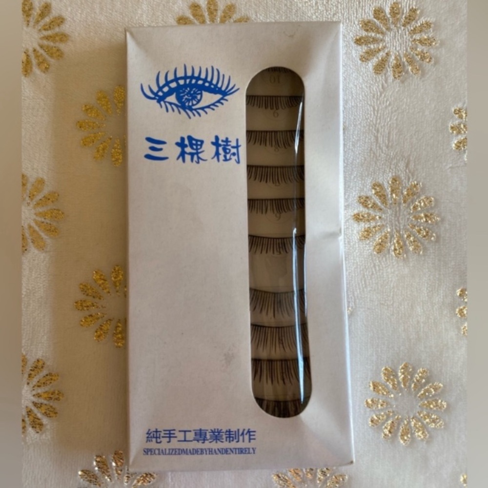 10 Sets of Lashes